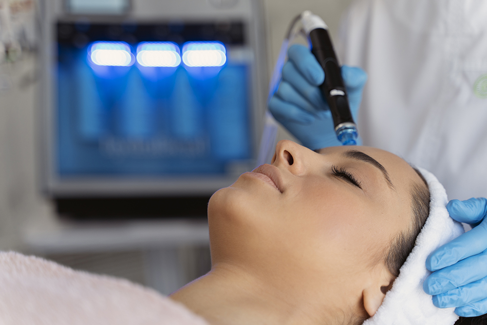 8 step Hydrafacial Treatment for Facials in Civil Lines, Gujranwala